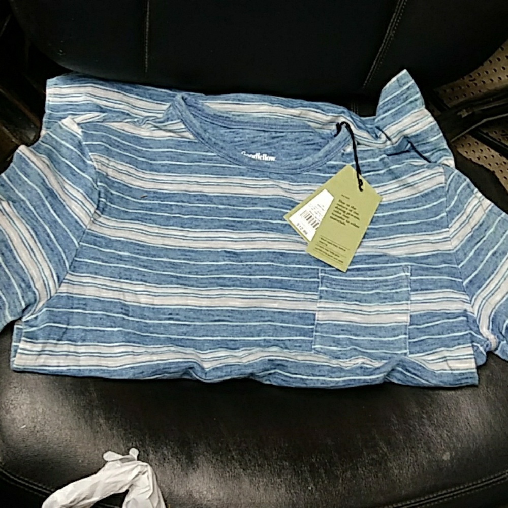 NWT Men's pocket tshirt